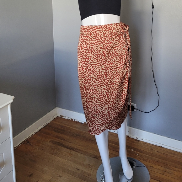 Boohoo Dresses & Skirts - BooHoo Rust and Gold Leopard Print Skirt, BNWT, Size 2